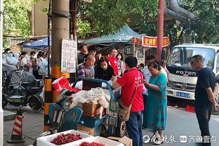 劳塔罗对那不勒斯数据：5次射门2次射正，8次对抗3次成功